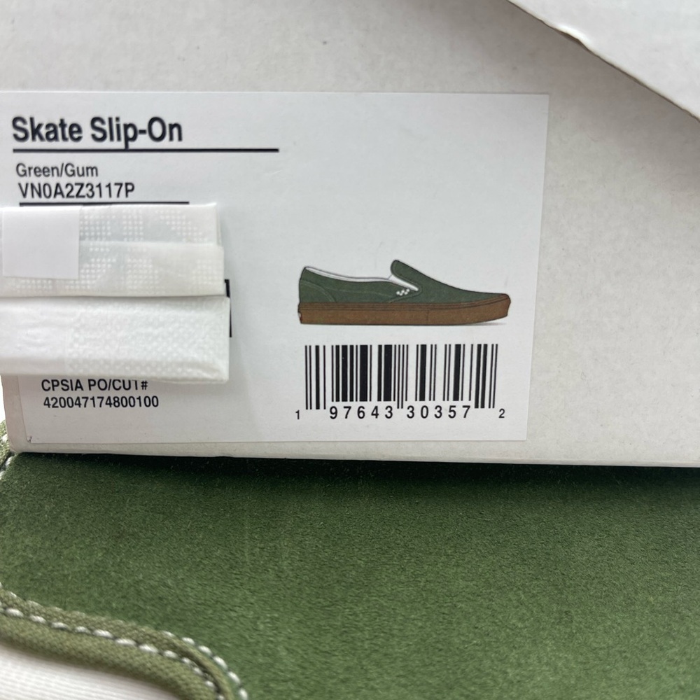 Vans • WMNS Suede Skate Slip-On
Green/Gum
VN0A2Z3117P Sneakers - Picture 13 of 16